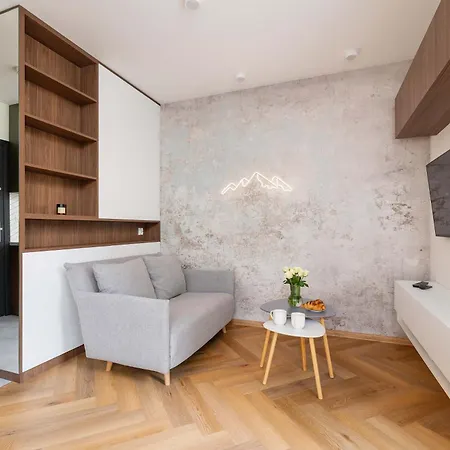 Elegant With Parking In By Renters Apartment *