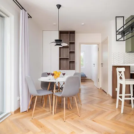Elegant With Parking In By Renters