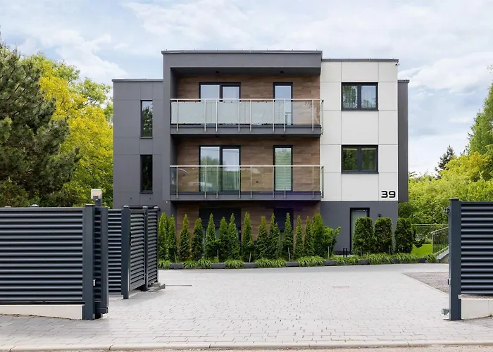 Elegant With Parking In By Renters דירה ביילסקו-ביאלה