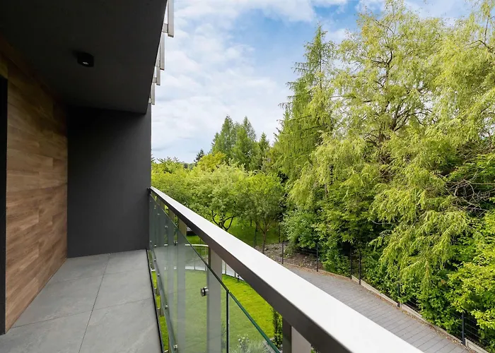 Elegant With Parking In By Renters * ביילסקו-ביאלה