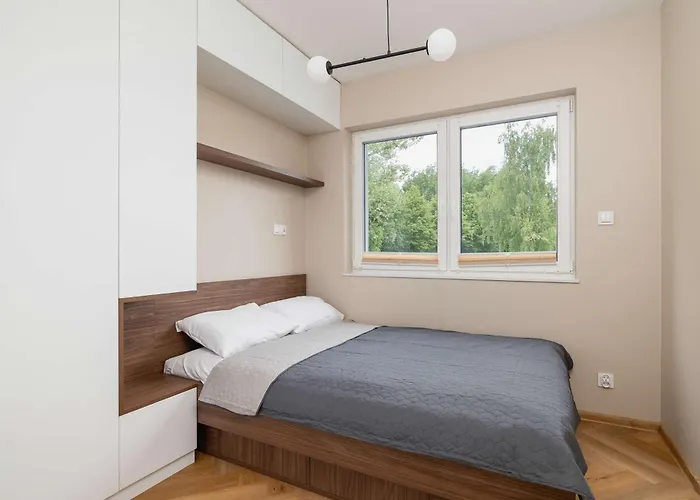 Elegant With Parking In By Renters דירה *