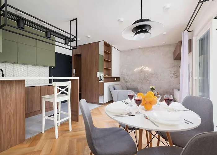 Elegant With Parking In By Renters דירה ביילסקו-ביאלה