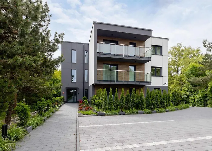 Elegant With Parking In By Renters דירה *