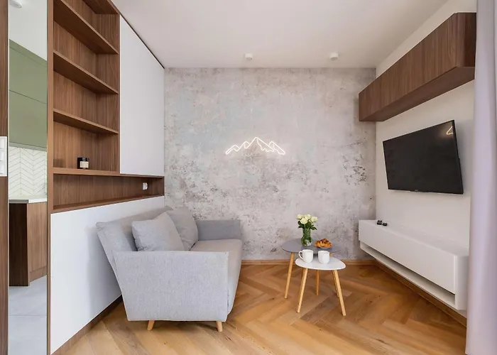 Elegant With Parking In By Renters * ביילסקו-ביאלה