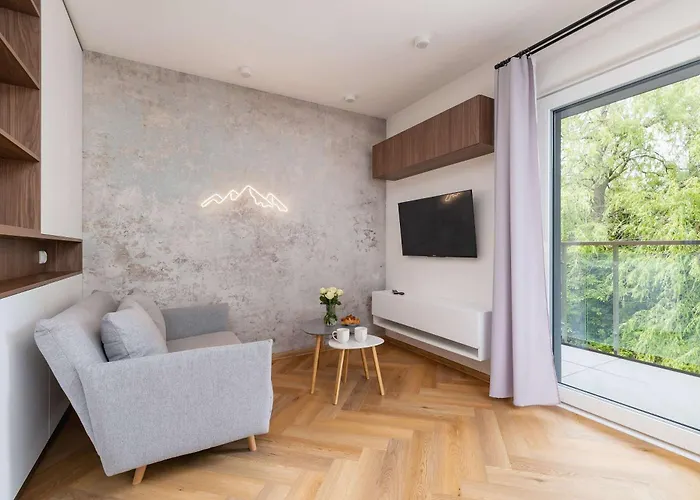 Elegant With Parking In By Renters * ביילסקו-ביאלה